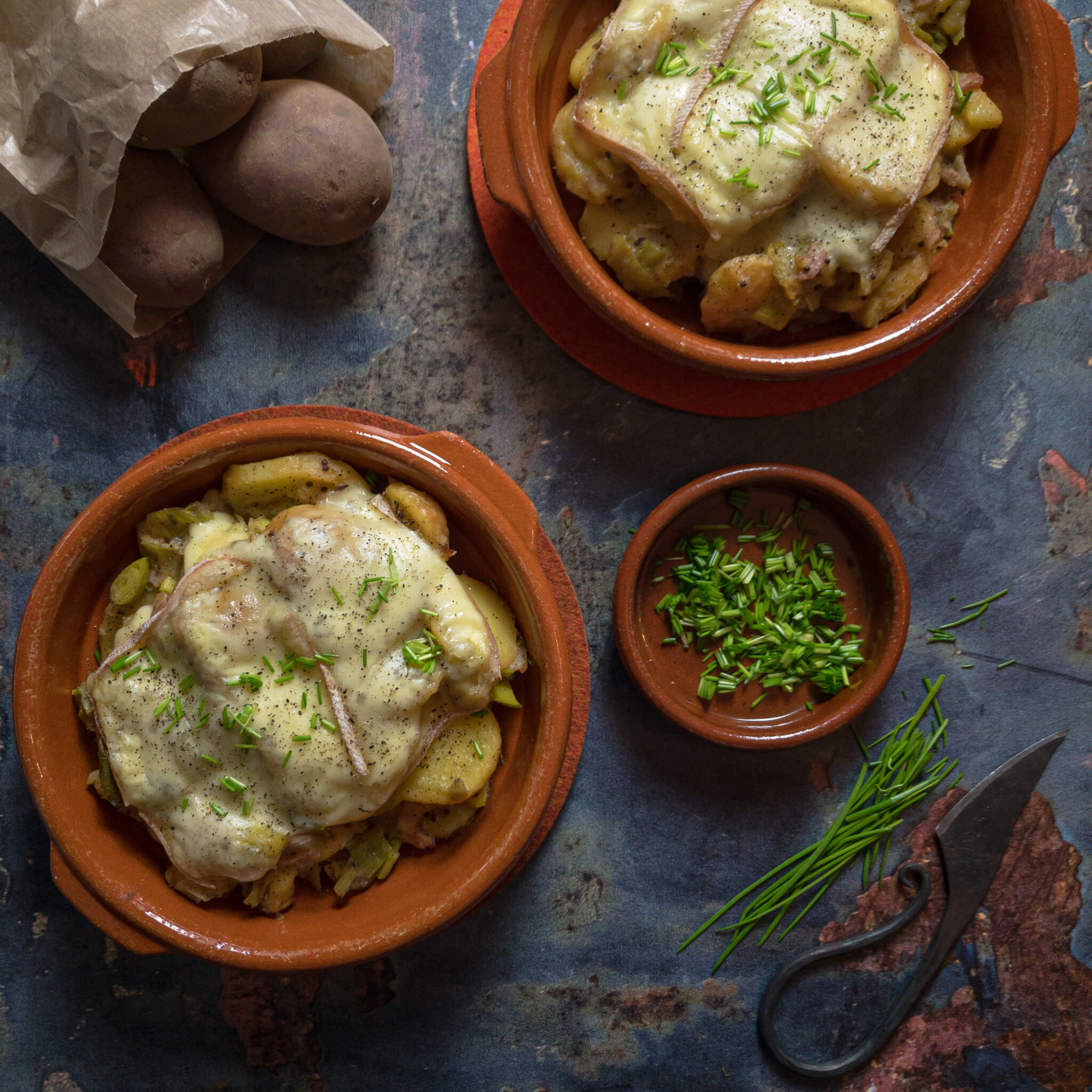 Mit Raclettekäse überbackener Kartoffelsalat - ODETTE KOCHT