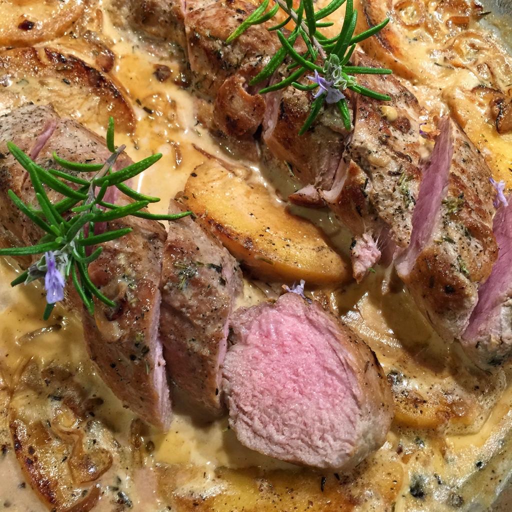 Schweinefilet mit Äpfeln in Calvados-Sahne - ODETTE KOCHT